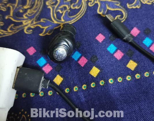 সিঙ্গেল এয়ারবার্টস চার্জার ও Usb কেবলসহ